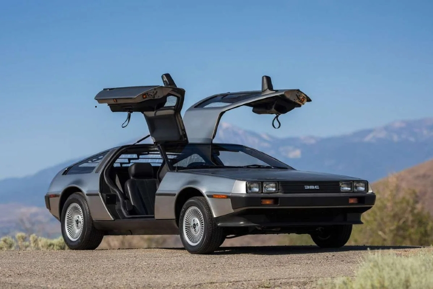 DeLorean DMC-12