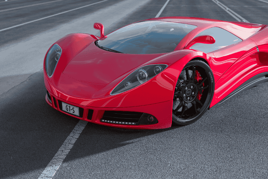 Supercarro vermelho futurista com design aerodinâmico parado sobre uma pista marcada.